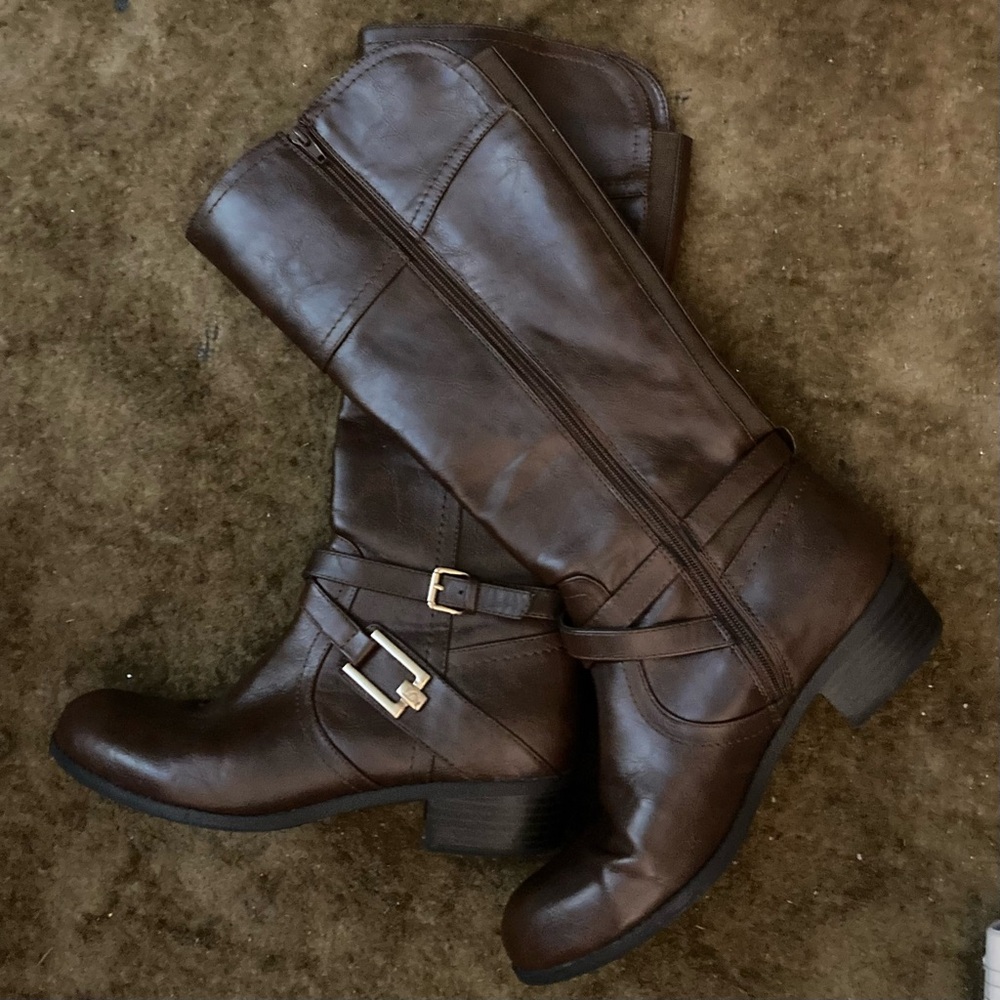 New without box Liz Claiborne Brown Knee-High Boots with side zip women’s size 9
